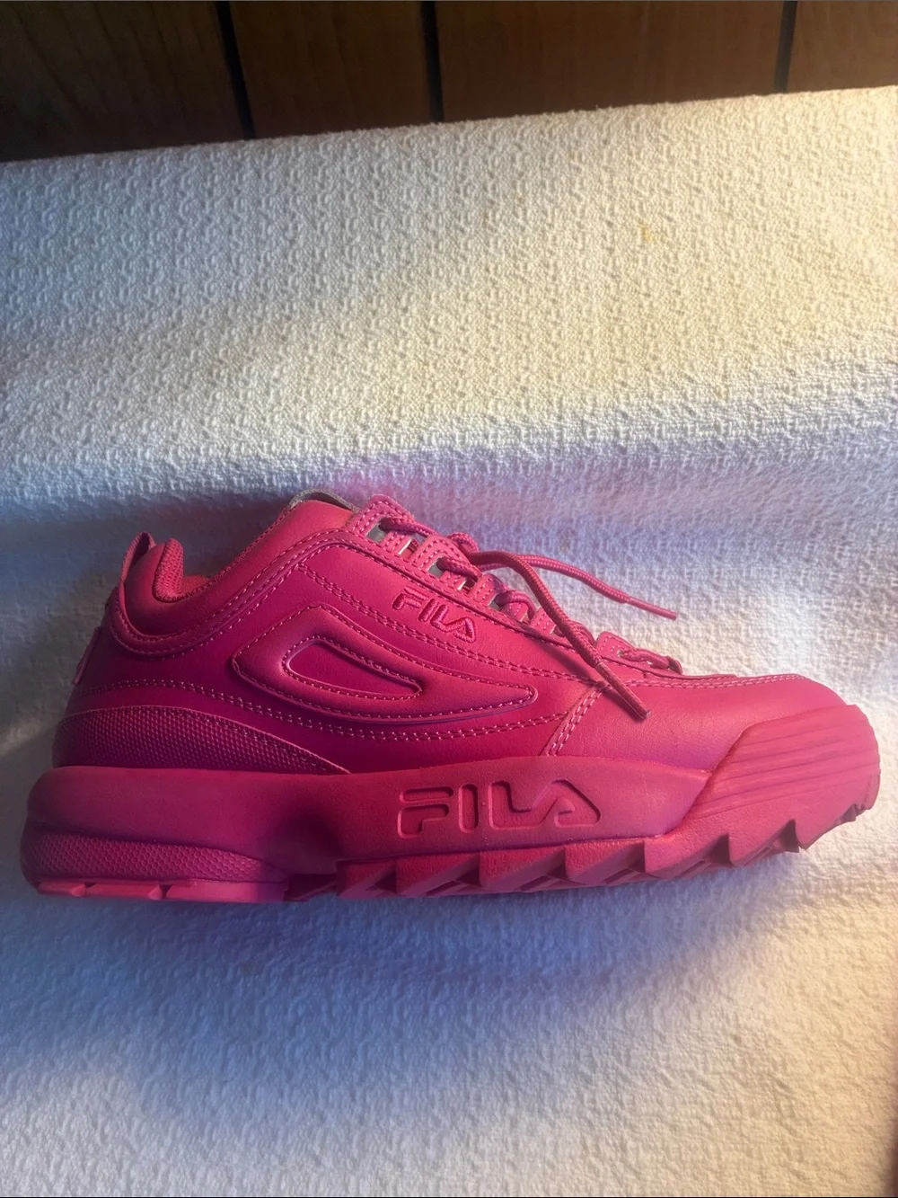 FILA WOMENS WEDGE PINK SNEAKER EMBROIDERED FILA LOGOS 8 CUSHION COMFORT